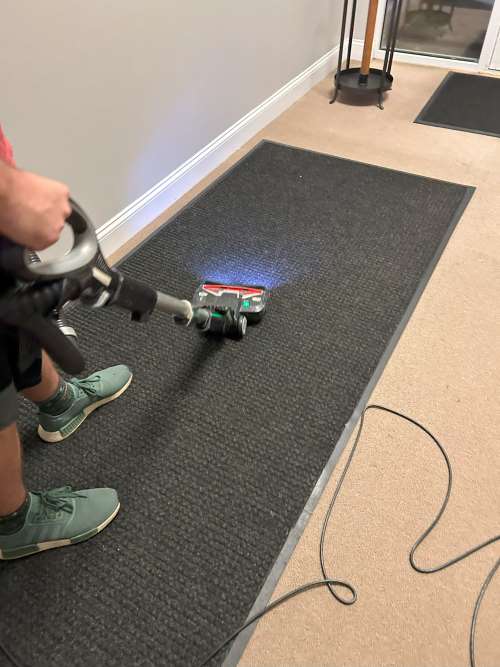 office-cleaner-vacuum-1 office-cleaner-vacuum-1