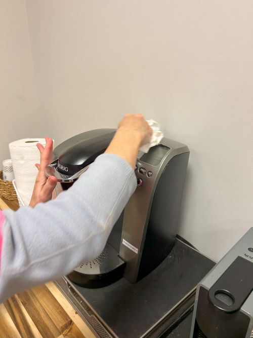 office-clean-machine-wipe-1