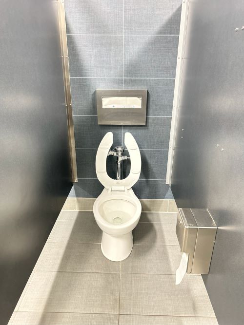 office-cleaner-toiler-cleaner-1