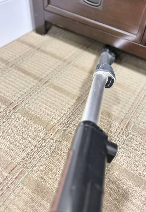 office-cleaner-vacuum-4 office-cleaner-vacuum-4